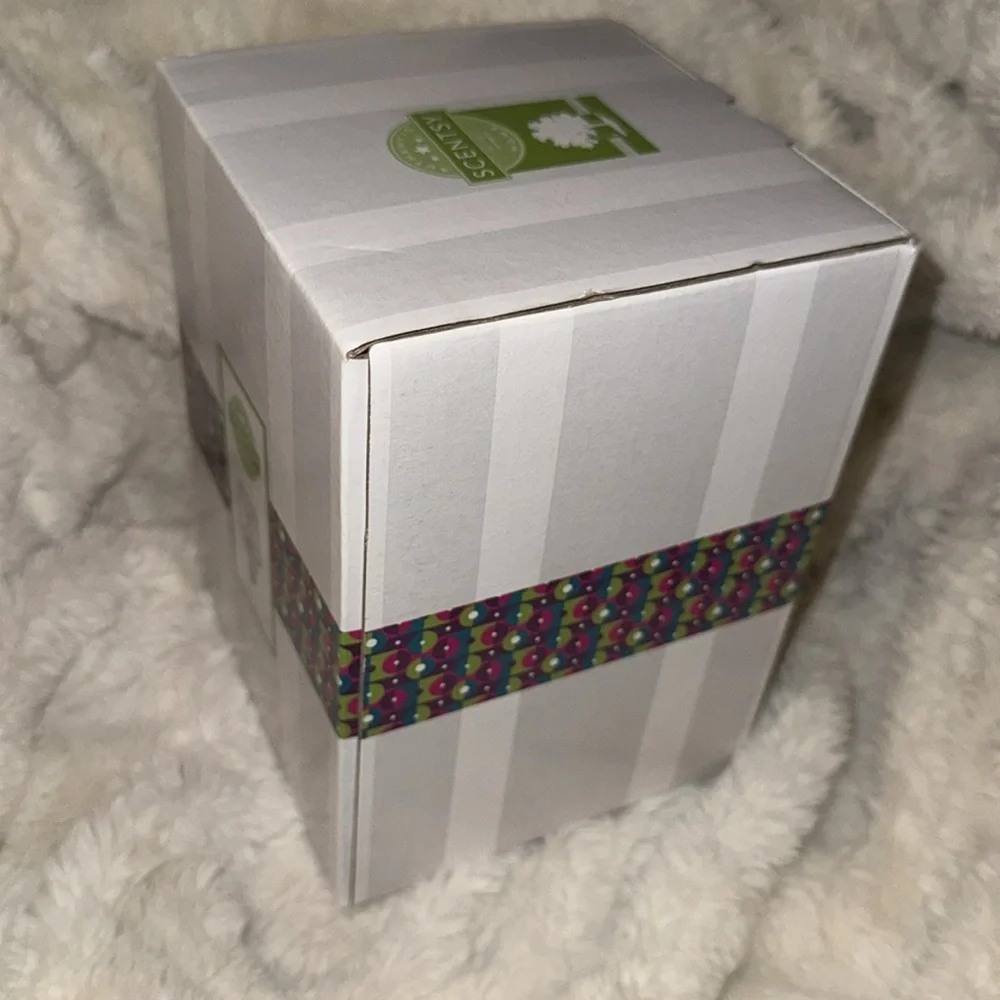 Scentsy “Ooh La La” Glass Wall Warmer NIB - Rhinestone Lettering